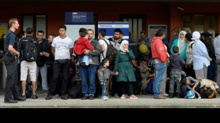Merz will weniger als 100.000 Fl&uuml;chtlinge im Jahr