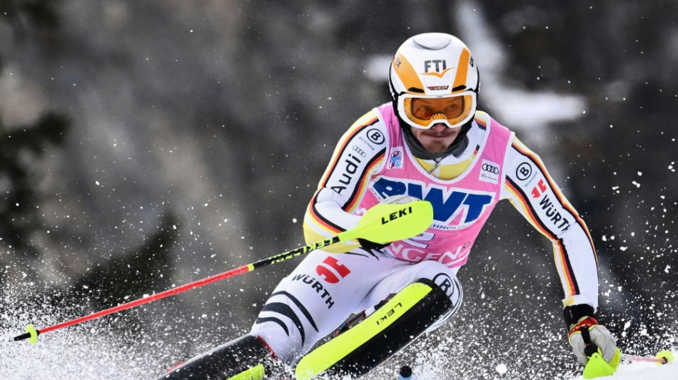 Stra&szlig;er schrammt in Wengen am Podest vorbei