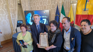 Enzo Avitabile, pergamena e album di ricordi per i 70 anni