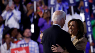 Emotionale Parteitagsrede: Biden zieht Bilanz und r&uuml;hmt Harris 