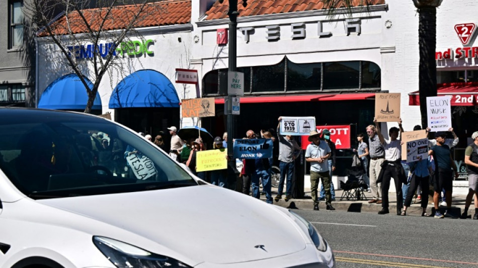 Trump diz que comprar&aacute; um Tesla para apoiar Musk