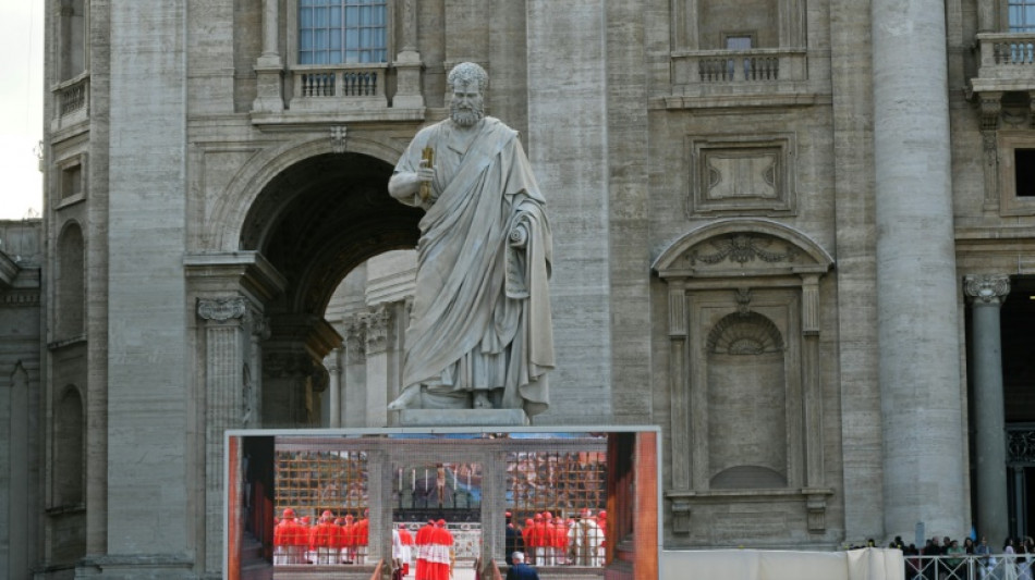 Activistas cat&oacute;licas reclaman en Roma igualdad dentro de la Iglesia con una fumata rosa