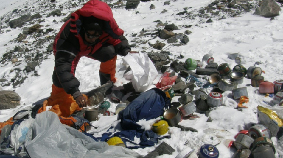 Plus de 1,6 tonne de d&eacute;chets plastiques retrouv&eacute;s dans l'Himalaya lors d'une exp&eacute;dition