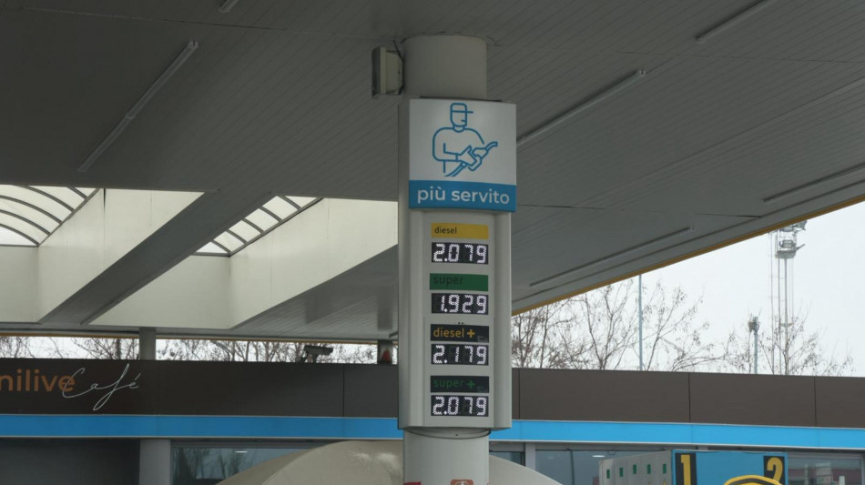 Staffetta, prezzo diesel ai massimi dal luglio 2022, fino a 2,2 euro