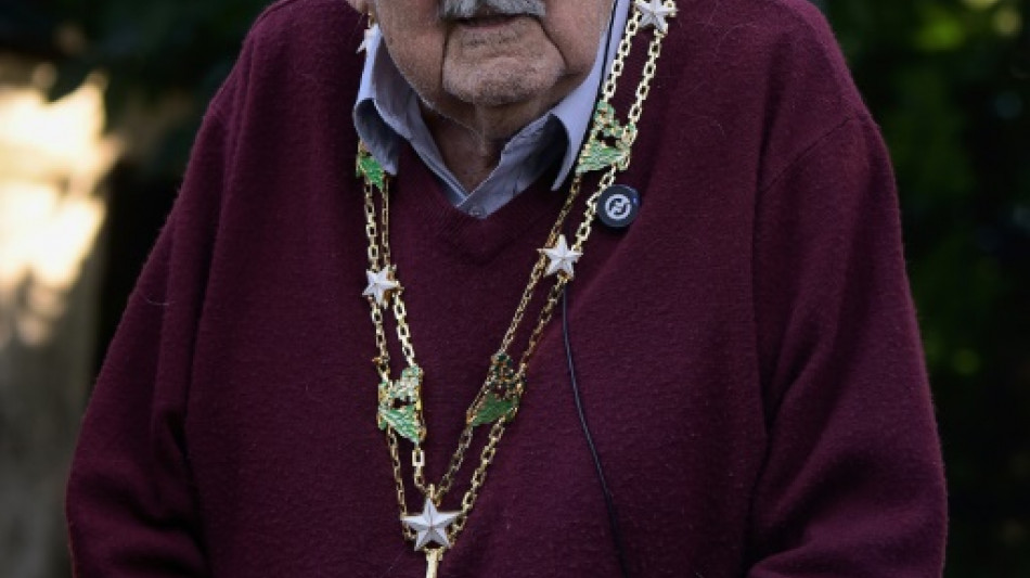 Ex-presidente uruguaio Mujica revela que c&acirc;ncer se espalhou e que abandonou tratamentos