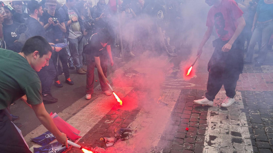 'Guerrafondai', tensione tra Anpi e studenti a Roma