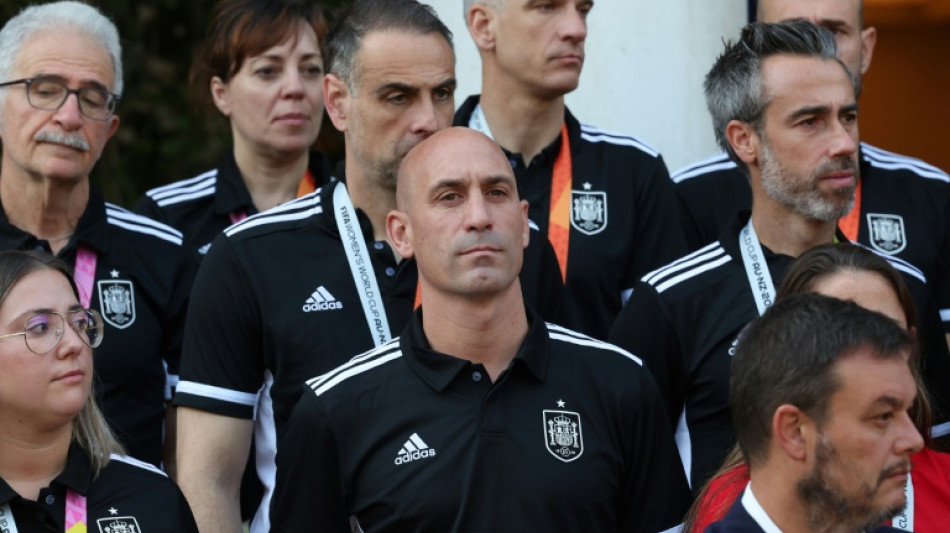 Aumenta press&atilde;o sobre presidente da Federa&ccedil;&atilde;o Espanhola por beijo em Jenni Hermoso