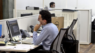 Borsa: Milano chiude debole (-0,33%), gi&ugrave; Enel, Stellantis e Campari