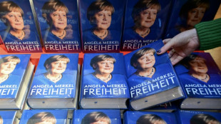 Merkels Memoiren sind da - Altkanzlerin bei manchen Themen mit Partei &uuml;ber Kreuz