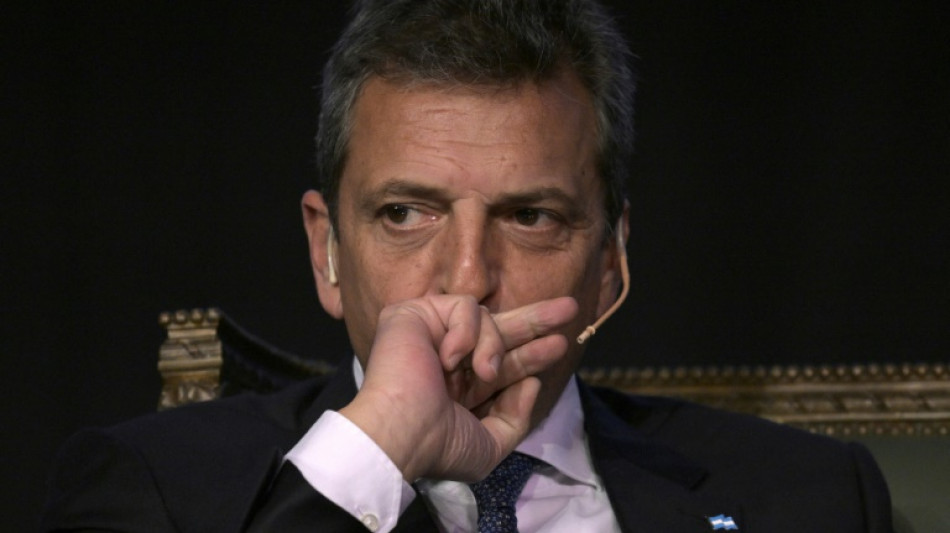 C&acirc;mbio paralelo toca barreira dos 600 pesos por d&oacute;lar na Argentina