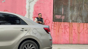 Homens armados invadem transmiss&atilde;o ao vivo de canal de TV no Equador