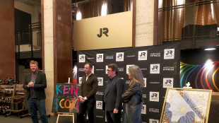 In mostra a Trieste i disegni per foulard di Ken Scott