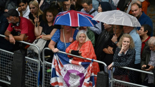 La d&eacute;pouille d'Elizabeth II &agrave; Londres pour d'ultimes adieux