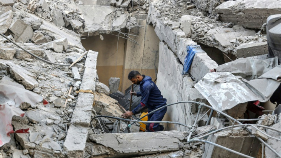 Bombardeios prosseguem em Gaza, que aguarda ajuda humanit&aacute;ria ap&oacute;s resolu&ccedil;&atilde;o da ONU