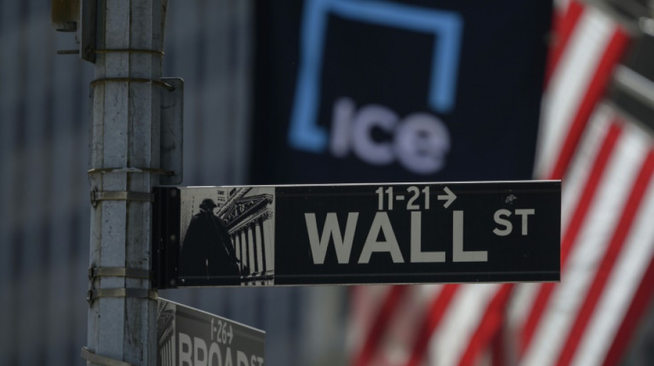 Wall Street ouvre en ordre dispers&eacute;, march&eacute; calme pour une s&eacute;ance &eacute;court&eacute;e
