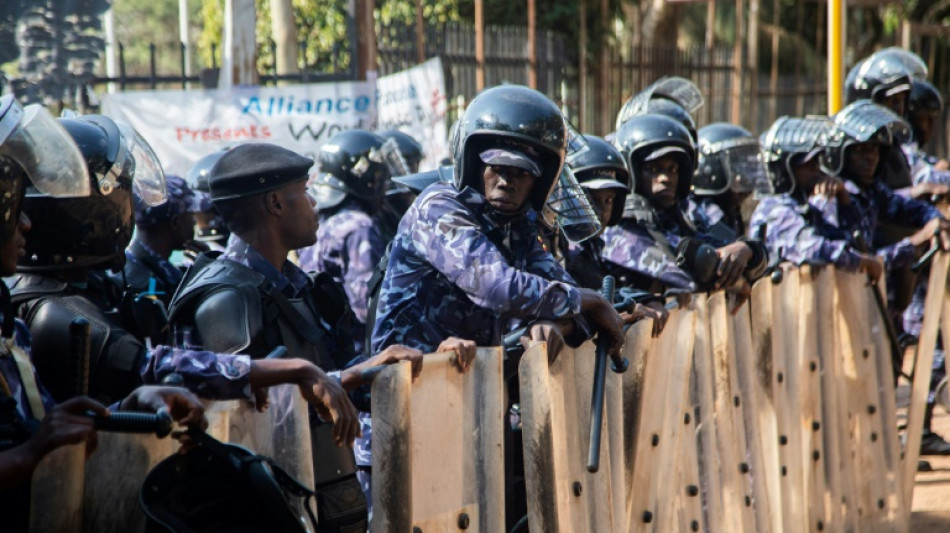 Manifestations en Ouganda : les policiers d&eacute;ploy&eacute;s en nombre &agrave; Kampala, des meneurs arr&ecirc;t&eacute;s