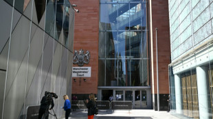 El cantante Chris Brown, acusado de agresi&oacute;n en Reino Unido, permanecer&aacute; detenido hasta mediados de junio