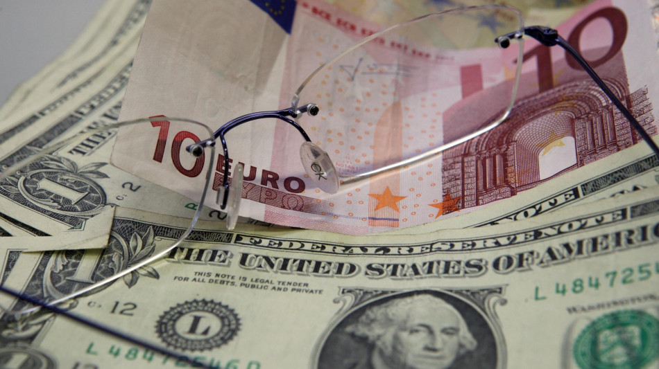 Dollaro e titoli di Stato Usa in calo dopo Trump