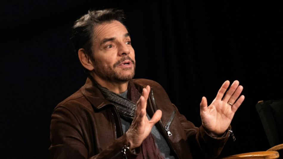 Eugenio Derbez abra&ccedil;a faceta dram&aacute;tica no inspirador 'Radical' 