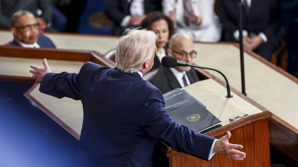 Trump, preferisco la democrazia ma l'Iran non avr&agrave; mai il nucleare