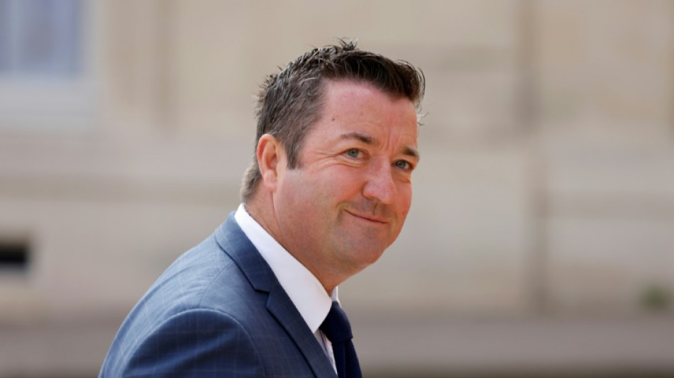 Les d&eacute;put&eacute;s arrivent &agrave; l'Assembl&eacute;e, incertitudes &agrave; tous les &eacute;tages