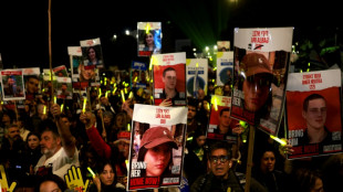 'Liberem os ref&eacute;ns', exigem milhares de israelenses em protesto no Parlamento em Jerusal&eacute;m