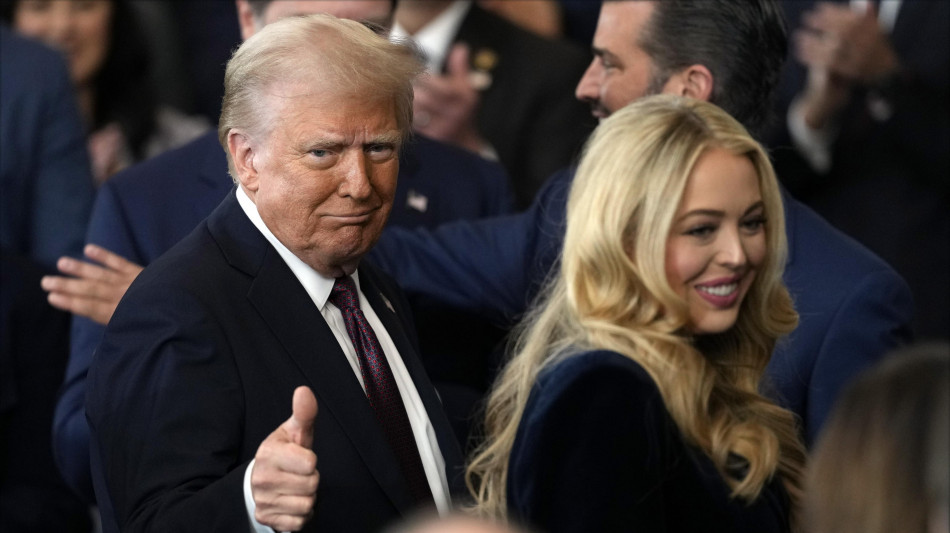 Trump vol&ograve; sull'aereo di Epstein nel 1994 con la figlia Tiffany