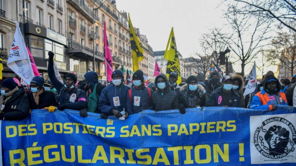 Le gouvernement d&eacute;fend bec et ongles son projet de loi sur l'immigration