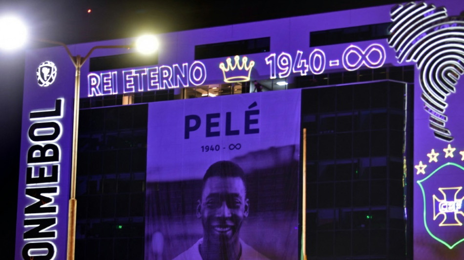 Peles letzte Ruhest&auml;tte: Im neunten Stock, Sicht auf Stadion