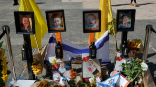 Multid&atilde;o se re&uacute;ne em Israel para &uacute;ltimo adeus a Shiri Bibas e seus filhos