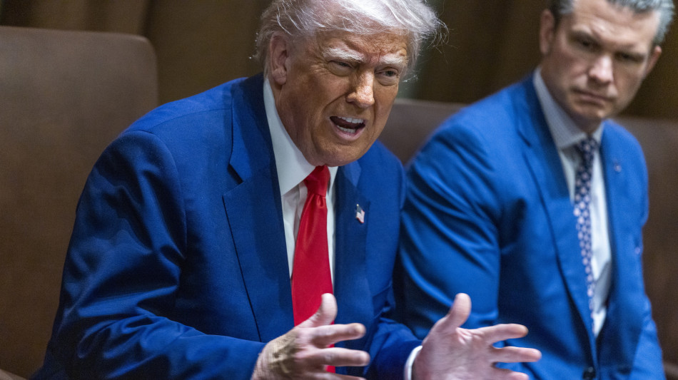 Fiducia dei consumatori Usa cala in aprile, sotto le attese