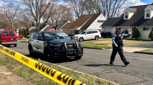 Pol&iacute;cia captura suspeito de matar tr&ecirc;s pessoas em ataques armados nos EUA