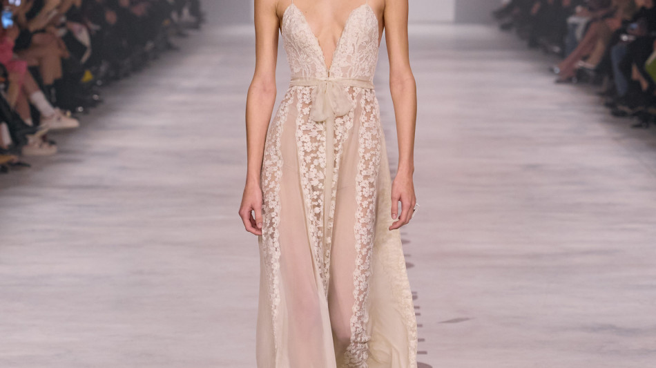 >>>ANSA/ Il Fendi plurale di Maria Grazia Chiuri, 'meno io pi&ugrave; noi'