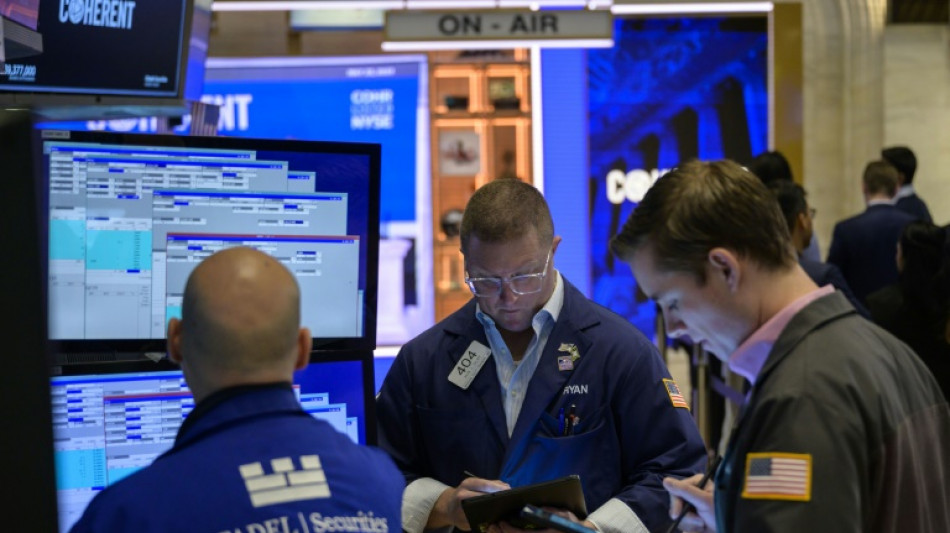 Wall Street en ordre dispers&eacute;, les indices volatils avec la fin du semestre