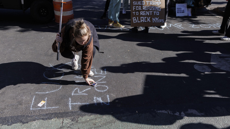 Manifestanti anti-Trump fuori Madison Square Garden, &egrave; fascista