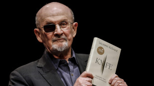 Inizia il processo all'uomo che aggred&igrave; Salman Rushdie nel 2022