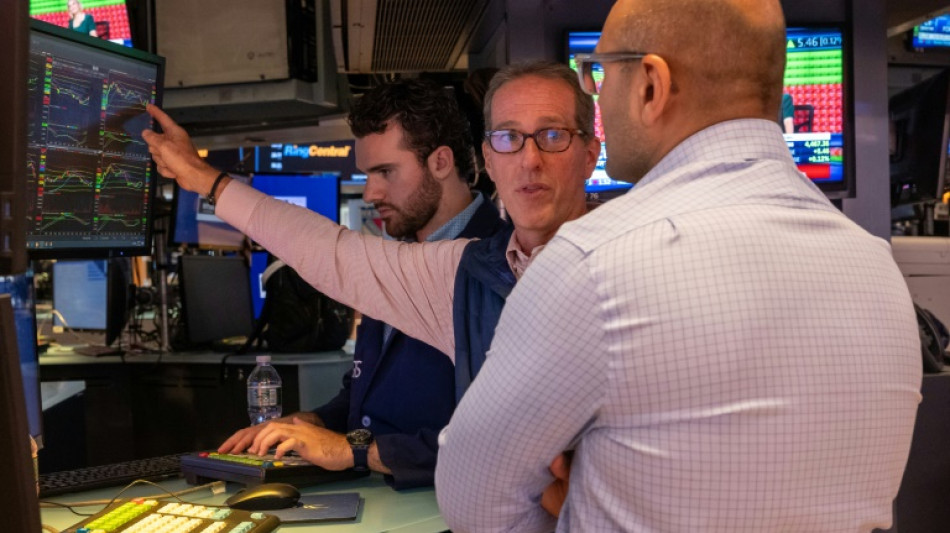 Wall Street en l&eacute;g&egrave;re baisse, h&eacute;sitante avant la r&eacute;union de la Fed