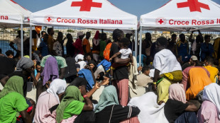 Migrantes s&atilde;o transferidos de Lampedusa para outras regi&otilde;es da It&aacute;lia