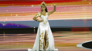 Miss Finlandia mima gli occhi asiatici e perde la corona, ultradestra la imita