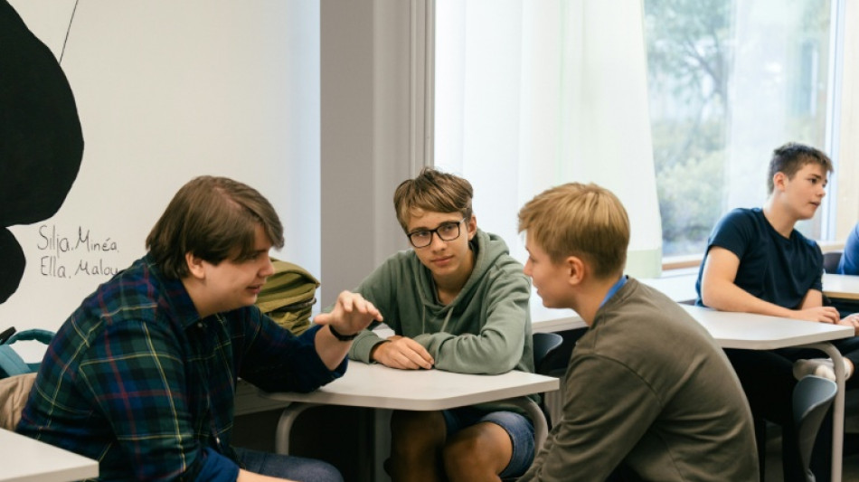 M&aacute;s interacciones y mejor concentraci&oacute;n en los colegios en Finlandia tras la prohibici&oacute;n de los celulares