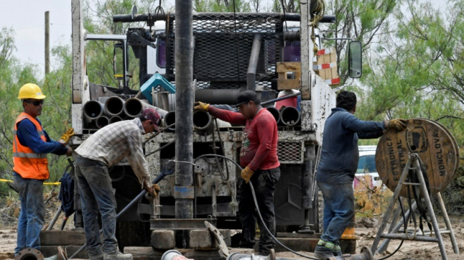 "Abrupto" aumento de nivel de agua en mina con 10 obreros atrapados en M&eacute;xico