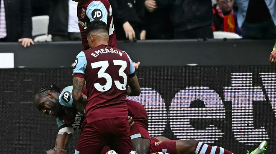 Liverpool empata com West Ham e praticamente d&aacute; adeus ao t&iacute;tulo da Premier League