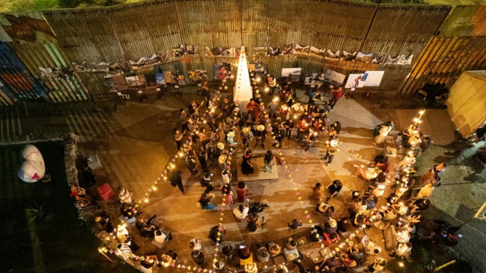 Festival de m&uacute;sica na fronteira entre M&eacute;xico e EUA protesta contra muro