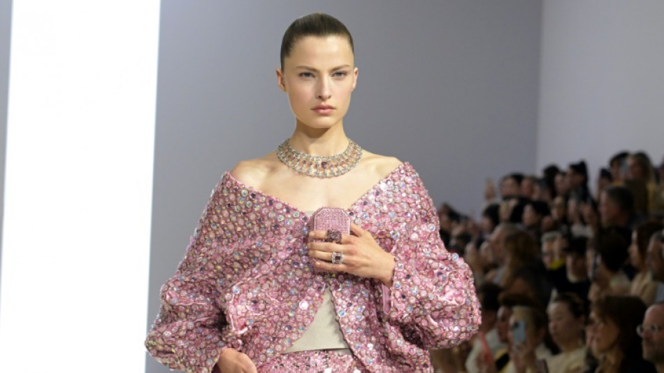 Alta-costura da Fendi brilha com joias e Sara Chraibi ilumina cole&ccedil;&atilde;o com pedrarias