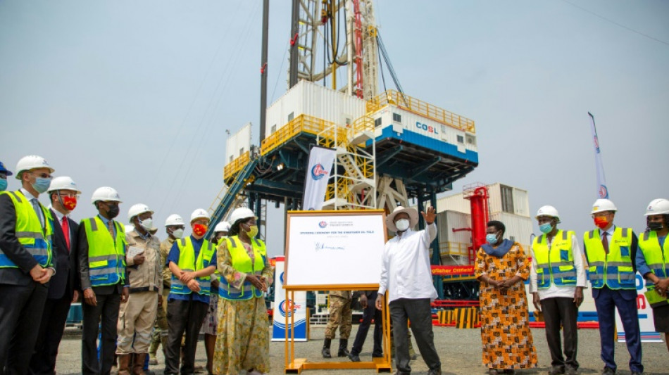 Ouganda: lancement des premi&egrave;res activit&eacute;s de forage p&eacute;trolier du pays