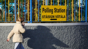 Les Irlandais votent dans des &eacute;lections l&eacute;gislatives serr&eacute;es