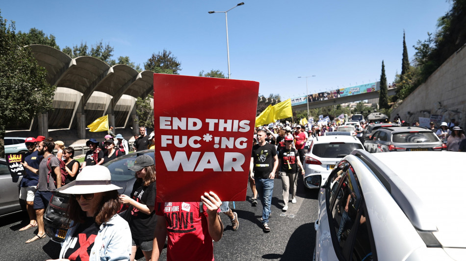 Famiglie ostaggi a Netanyahu, 'basta inganni, riportali a casa'