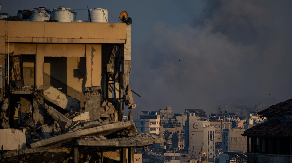 Media, 'raid israeliani a Gaza, almeno 20 morti'