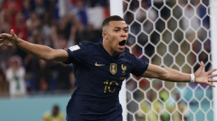 Erster! Superstar Mbappe f&uuml;hrt Frankreich ins Achtelfinale  