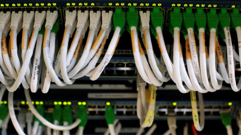 Umfrage: Deutsche B&uuml;ros nutzen immer weniger Papier